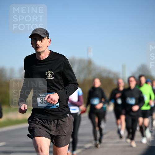 06.04.2025 - 44. Internationalen Wilhelmsburger Insellauf Dr. Thomas Lammeyer http://msf.ph/oto/7552030 06.04.2025 09:25:29 Laufen 35 meine-sportfotos.de