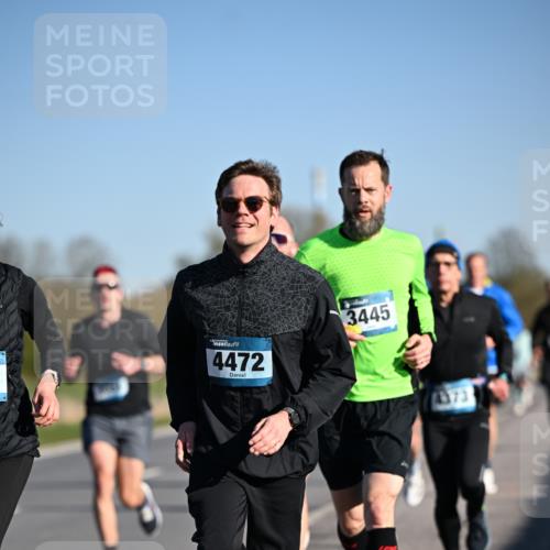 06.04.2025 - 44. Internationalen Wilhelmsburger Insellauf Dr. Thomas Lammeyer http://msf.ph/oto/7552070 06.04.2025 09:25:33 Laufen 4472, 3445, 4373 meine-sportfotos.de