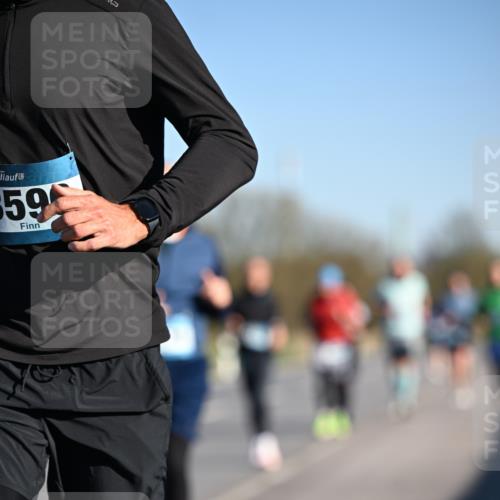 06.04.2025 - 44. Internationalen Wilhelmsburger Insellauf Dr. Thomas Lammeyer http://msf.ph/oto/7552156 06.04.2025 09:25:42 Laufen 859 meine-sportfotos.de