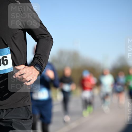 06.04.2025 - 44. Internationalen Wilhelmsburger Insellauf Dr. Thomas Lammeyer http://msf.ph/oto/7552158 06.04.2025 09:25:42 Laufen 16 meine-sportfotos.de