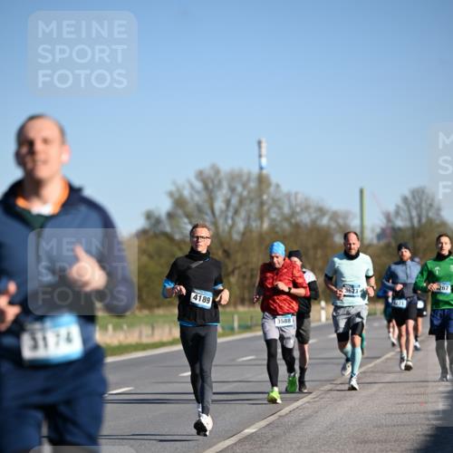 06.04.2025 - 44. Internationalen Wilhelmsburger Insellauf Dr. Thomas Lammeyer http://msf.ph/oto/7552164 06.04.2025 09:25:42 Laufen 3174, 4189, 3588, 3623, 271, 267 meine-sportfotos.de