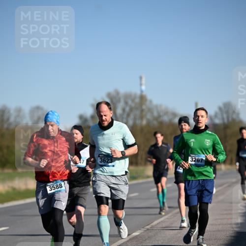 06.04.2025 - 44. Internationalen Wilhelmsburger Insellauf Dr. Thomas Lammeyer http://msf.ph/oto/7552192 06.04.2025 09:25:46 Laufen 3588, 3623, 3267 meine-sportfotos.de
