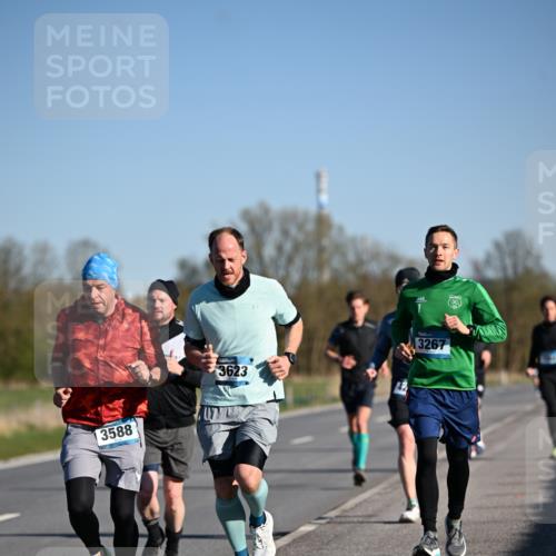 06.04.2025 - 44. Internationalen Wilhelmsburger Insellauf Dr. Thomas Lammeyer http://msf.ph/oto/7552194 06.04.2025 09:25:47 Laufen 3588, 3623, 3267 meine-sportfotos.de