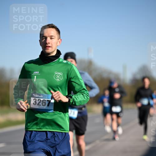 06.04.2025 - 44. Internationalen Wilhelmsburger Insellauf Dr. Thomas Lammeyer http://msf.ph/oto/7552222 06.04.2025 09:25:49 Laufen 1, 3267 meine-sportfotos.de
