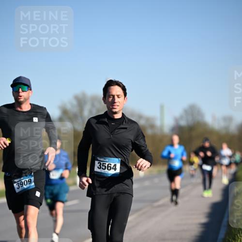 06.04.2025 - 44. Internationalen Wilhelmsburger Insellauf Dr. Thomas Lammeyer http://msf.ph/oto/7552248 06.04.2025 09:25:53 Laufen 3909, 3564 meine-sportfotos.de