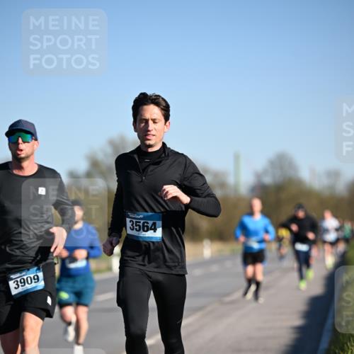 06.04.2025 - 44. Internationalen Wilhelmsburger Insellauf Dr. Thomas Lammeyer http://msf.ph/oto/7552250 06.04.2025 09:25:53 Laufen 3909, 3564 meine-sportfotos.de