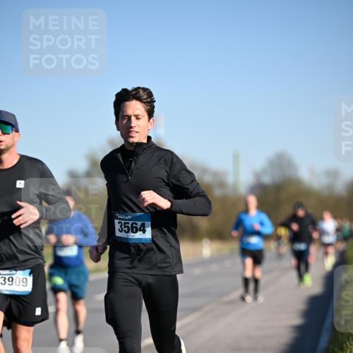 06.04.2025 - 44. Internationalen Wilhelmsburger Insellauf Dr. Thomas Lammeyer http://msf.ph/oto/7552252 06.04.2025 09:25:54 Laufen 3909, 3564 meine-sportfotos.de