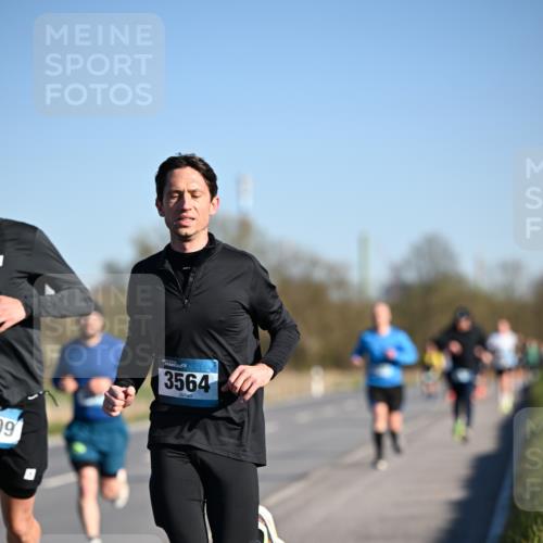 06.04.2025 - 44. Internationalen Wilhelmsburger Insellauf Dr. Thomas Lammeyer http://msf.ph/oto/7552254 06.04.2025 09:25:54 Laufen 09, 3564 meine-sportfotos.de