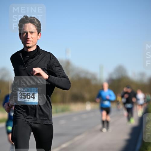 06.04.2025 - 44. Internationalen Wilhelmsburger Insellauf Dr. Thomas Lammeyer http://msf.ph/oto/7552263 06.04.2025 09:25:54 Laufen 3564 meine-sportfotos.de