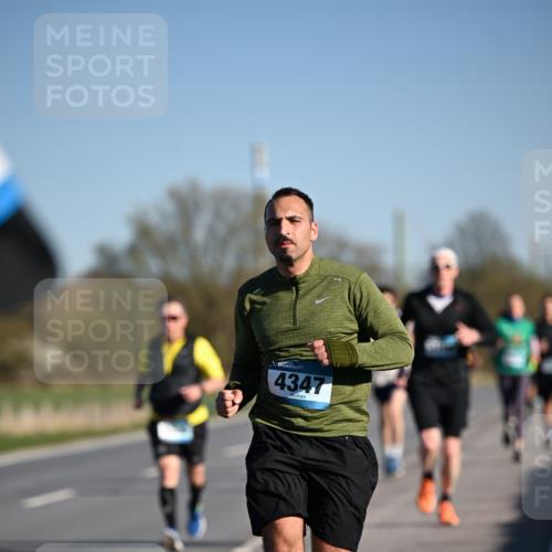 06.04.2025 - 44. Internationalen Wilhelmsburger Insellauf Dr. Thomas Lammeyer http://msf.ph/oto/7552377 06.04.2025 09:26:10 Laufen 4347 meine-sportfotos.de