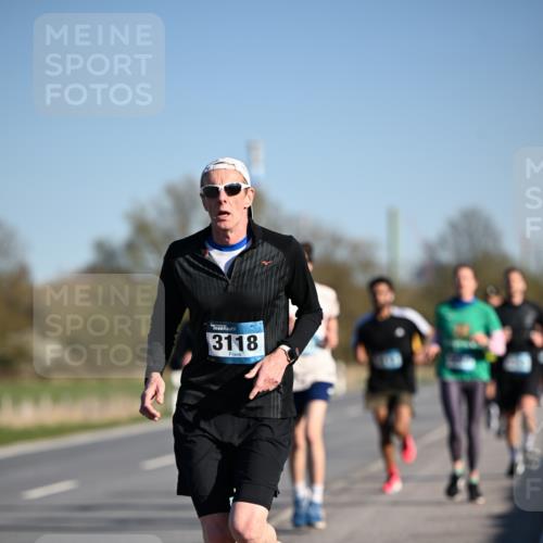 06.04.2025 - 44. Internationalen Wilhelmsburger Insellauf Dr. Thomas Lammeyer http://msf.ph/oto/7552420 06.04.2025 09:26:14 Laufen 3118 meine-sportfotos.de