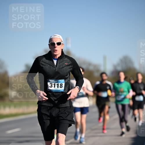 06.04.2025 - 44. Internationalen Wilhelmsburger Insellauf Dr. Thomas Lammeyer http://msf.ph/oto/7552424 06.04.2025 09:26:14 Laufen 3118 meine-sportfotos.de