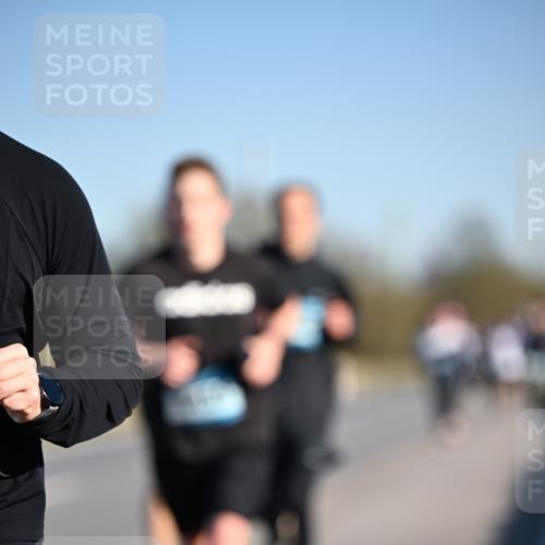 06.04.2025 - 44. Internationalen Wilhelmsburger Insellauf Dr. Thomas Lammeyer http://msf.ph/oto/7552594 06.04.2025 09:26:33 Laufen  meine-sportfotos.de