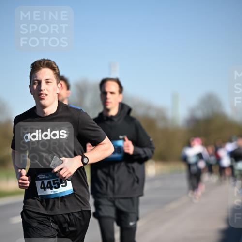 06.04.2025 - 44. Internationalen Wilhelmsburger Insellauf Dr. Thomas Lammeyer http://msf.ph/oto/7552598 06.04.2025 09:26:34 Laufen 4455 meine-sportfotos.de