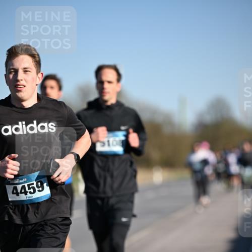 06.04.2025 - 44. Internationalen Wilhelmsburger Insellauf Dr. Thomas Lammeyer http://msf.ph/oto/7552602 06.04.2025 09:26:34 Laufen 10, 4459 meine-sportfotos.de