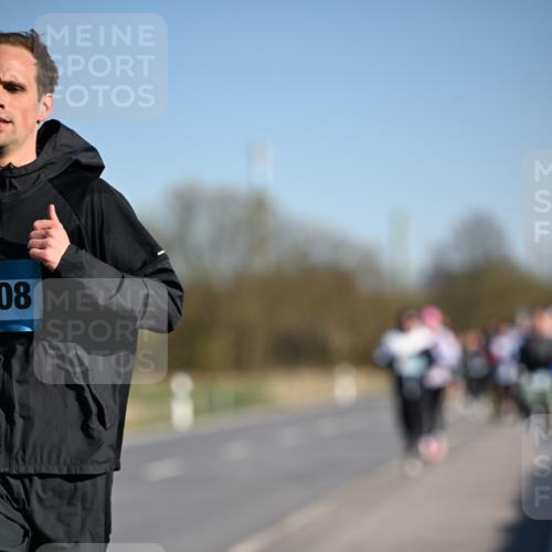 06.04.2025 - 44. Internationalen Wilhelmsburger Insellauf Dr. Thomas Lammeyer http://msf.ph/oto/7552616 06.04.2025 09:26:35 Laufen 08 meine-sportfotos.de