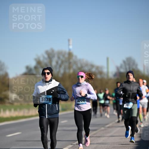 06.04.2025 - 44. Internationalen Wilhelmsburger Insellauf Dr. Thomas Lammeyer http://msf.ph/oto/7552641 06.04.2025 09:26:41 Laufen 5178, 4226, 3832 meine-sportfotos.de