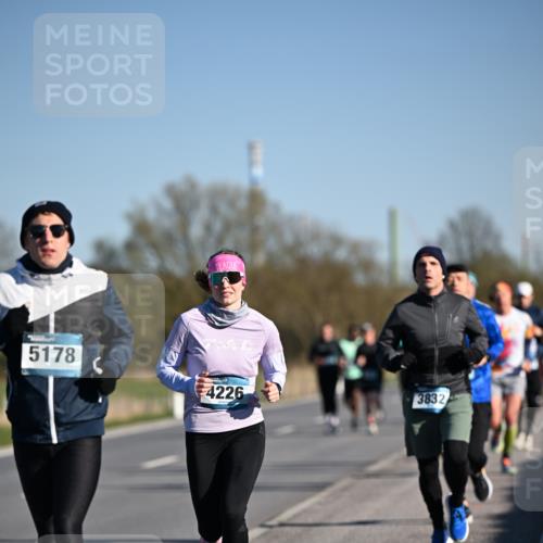 06.04.2025 - 44. Internationalen Wilhelmsburger Insellauf Dr. Thomas Lammeyer http://msf.ph/oto/7552648 06.04.2025 09:26:42 Laufen 5178, 4226, 3832 meine-sportfotos.de
