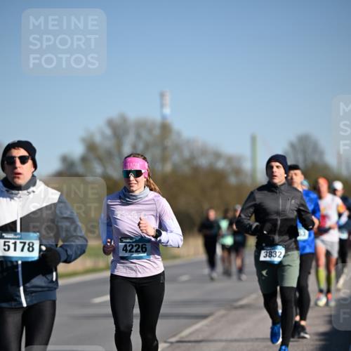 06.04.2025 - 44. Internationalen Wilhelmsburger Insellauf Dr. Thomas Lammeyer http://msf.ph/oto/7552651 06.04.2025 09:26:42 Laufen 5178, 4226, 3832 meine-sportfotos.de