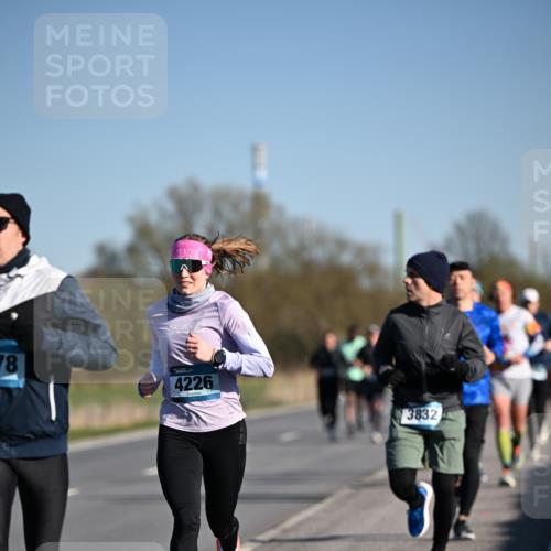 06.04.2025 - 44. Internationalen Wilhelmsburger Insellauf Dr. Thomas Lammeyer http://msf.ph/oto/7552653 06.04.2025 09:26:42 Laufen 78, 4226, 3832 meine-sportfotos.de