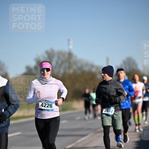06.04.2025 - 44. Internationalen Wilhelmsburger Insellauf Dr. Thomas Lammeyer http://msf.ph/oto/7552657 06.04.2025 09:26:42 Laufen 4226, 3832 meine-sportfotos.de