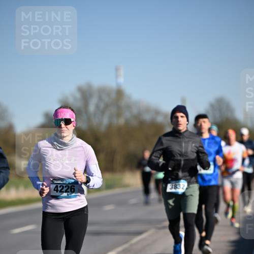 06.04.2025 - 44. Internationalen Wilhelmsburger Insellauf Dr. Thomas Lammeyer http://msf.ph/oto/7552661 06.04.2025 09:26:43 Laufen 4226, 3832 meine-sportfotos.de