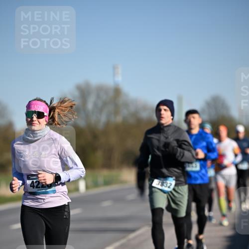 06.04.2025 - 44. Internationalen Wilhelmsburger Insellauf Dr. Thomas Lammeyer http://msf.ph/oto/7552665 06.04.2025 09:26:43 Laufen 422, 3832 meine-sportfotos.de