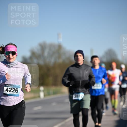 06.04.2025 - 44. Internationalen Wilhelmsburger Insellauf Dr. Thomas Lammeyer http://msf.ph/oto/7552669 06.04.2025 09:26:43 Laufen 4226, 3832 meine-sportfotos.de