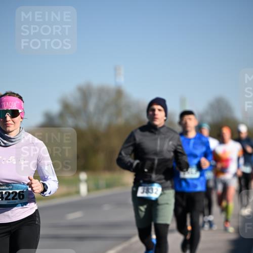 06.04.2025 - 44. Internationalen Wilhelmsburger Insellauf Dr. Thomas Lammeyer http://msf.ph/oto/7552671 06.04.2025 09:26:43 Laufen 4226, 3832 meine-sportfotos.de