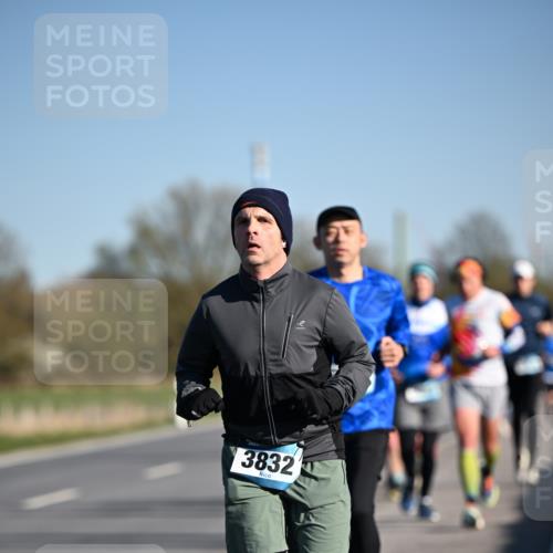 06.04.2025 - 44. Internationalen Wilhelmsburger Insellauf Dr. Thomas Lammeyer http://msf.ph/oto/7552681 06.04.2025 09:26:44 Laufen 3832 meine-sportfotos.de