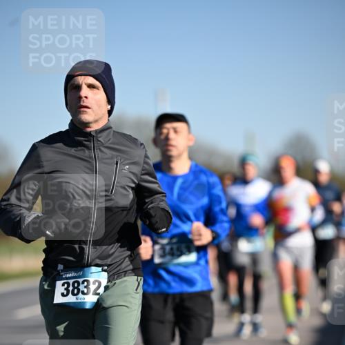 06.04.2025 - 44. Internationalen Wilhelmsburger Insellauf Dr. Thomas Lammeyer http://msf.ph/oto/7552693 06.04.2025 09:26:45 Laufen 3832, 3453 meine-sportfotos.de