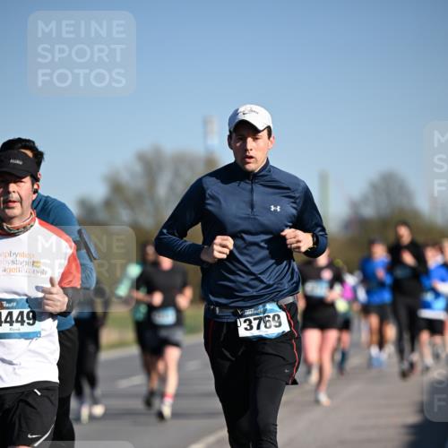 06.04.2025 - 44. Internationalen Wilhelmsburger Insellauf Dr. Thomas Lammeyer http://msf.ph/oto/7552750 06.04.2025 09:26:50 Laufen 449, 3769 meine-sportfotos.de
