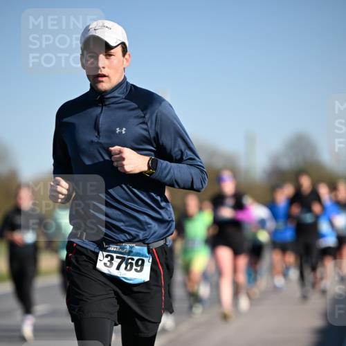 06.04.2025 - 44. Internationalen Wilhelmsburger Insellauf Dr. Thomas Lammeyer http://msf.ph/oto/7552762 06.04.2025 09:26:51 Laufen 3769 meine-sportfotos.de