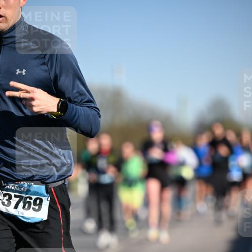 06.04.2025 - 44. Internationalen Wilhelmsburger Insellauf Dr. Thomas Lammeyer http://msf.ph/oto/7552772 06.04.2025 09:26:52 Laufen 3769 meine-sportfotos.de