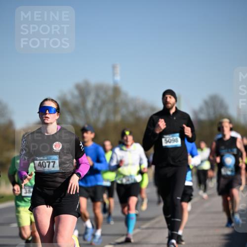 06.04.2025 - 44. Internationalen Wilhelmsburger Insellauf Dr. Thomas Lammeyer http://msf.ph/oto/7552810 06.04.2025 09:26:55 Laufen 4077, 5098 meine-sportfotos.de
