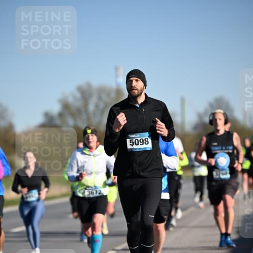 06.04.2025 - 44. Internationalen Wilhelmsburger Insellauf Dr. Thomas Lammeyer http://msf.ph/oto/7552828 06.04.2025 09:26:56 Laufen 3672, 5098 meine-sportfotos.de