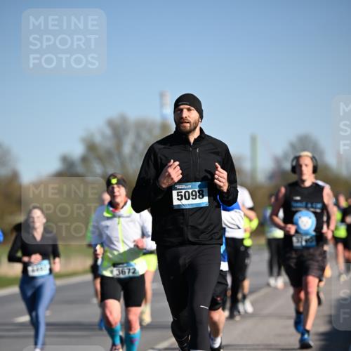06.04.2025 - 44. Internationalen Wilhelmsburger Insellauf Dr. Thomas Lammeyer http://msf.ph/oto/7552830 06.04.2025 09:26:56 Laufen 3672, 5098 meine-sportfotos.de