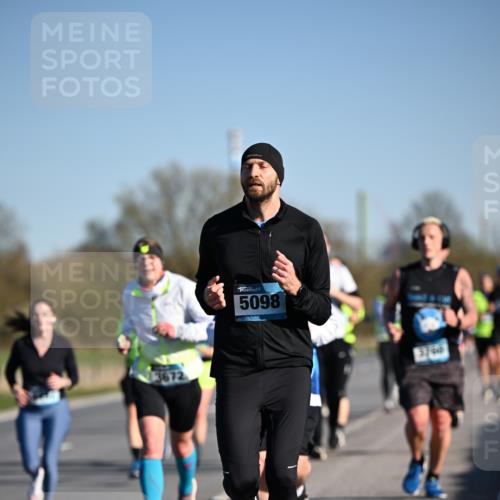 06.04.2025 - 44. Internationalen Wilhelmsburger Insellauf Dr. Thomas Lammeyer http://msf.ph/oto/7552832 06.04.2025 09:26:57 Laufen 13672, 5098, 3700 meine-sportfotos.de