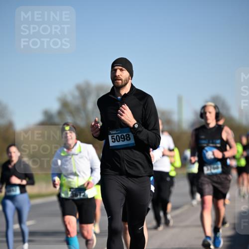 06.04.2025 - 44. Internationalen Wilhelmsburger Insellauf Dr. Thomas Lammeyer http://msf.ph/oto/7552835 06.04.2025 09:26:57 Laufen 3672, 5098 meine-sportfotos.de