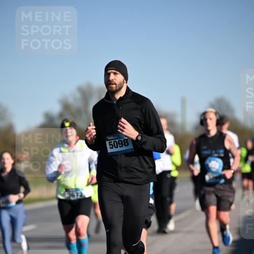 06.04.2025 - 44. Internationalen Wilhelmsburger Insellauf Dr. Thomas Lammeyer http://msf.ph/oto/7552837 06.04.2025 09:26:57 Laufen 3672, 5098 meine-sportfotos.de