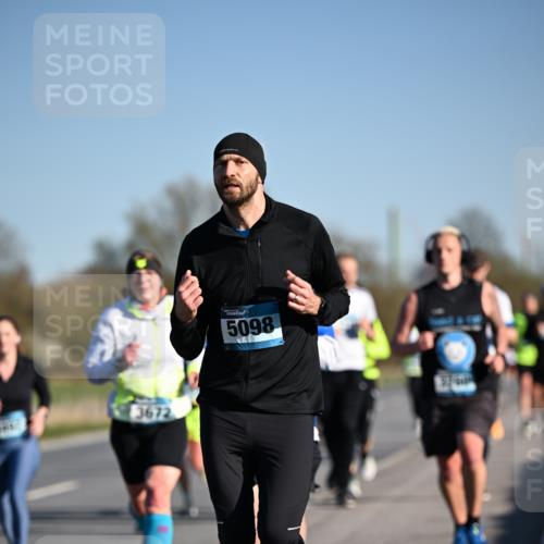 06.04.2025 - 44. Internationalen Wilhelmsburger Insellauf Dr. Thomas Lammeyer http://msf.ph/oto/7552839 06.04.2025 09:26:57 Laufen 3672, 5098 meine-sportfotos.de