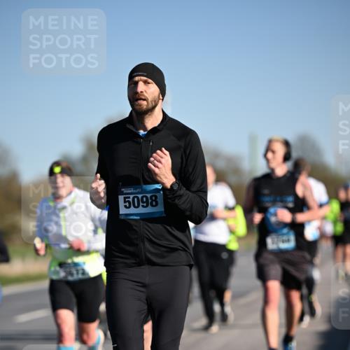 06.04.2025 - 44. Internationalen Wilhelmsburger Insellauf Dr. Thomas Lammeyer http://msf.ph/oto/7552845 06.04.2025 09:26:57 Laufen 5098 meine-sportfotos.de
