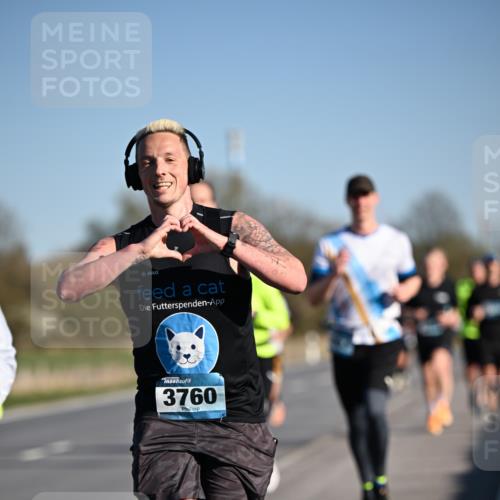 06.04.2025 - 44. Internationalen Wilhelmsburger Insellauf Dr. Thomas Lammeyer http://msf.ph/oto/7552870 06.04.2025 09:27:00 Laufen 3760 meine-sportfotos.de