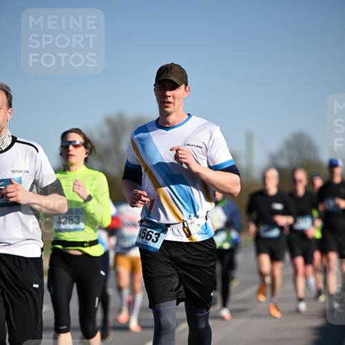 06.04.2025 - 44. Internationalen Wilhelmsburger Insellauf Dr. Thomas Lammeyer http://msf.ph/oto/7552890 06.04.2025 09:27:02 Laufen 4253, 4563 meine-sportfotos.de