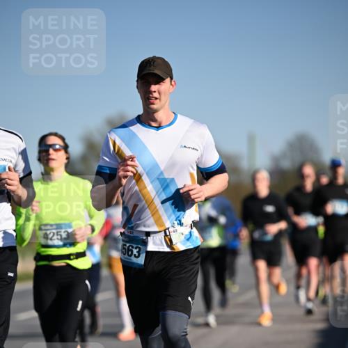 06.04.2025 - 44. Internationalen Wilhelmsburger Insellauf Dr. Thomas Lammeyer http://msf.ph/oto/7552895 06.04.2025 09:27:02 Laufen 4253, 563 meine-sportfotos.de