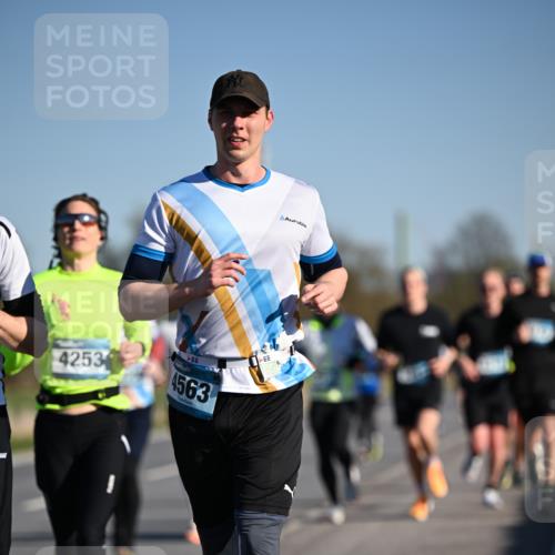 06.04.2025 - 44. Internationalen Wilhelmsburger Insellauf Dr. Thomas Lammeyer http://msf.ph/oto/7552897 06.04.2025 09:27:02 Laufen 4253, 4563 meine-sportfotos.de