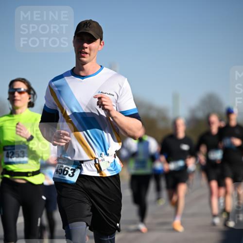 06.04.2025 - 44. Internationalen Wilhelmsburger Insellauf Dr. Thomas Lammeyer http://msf.ph/oto/7552901 06.04.2025 09:27:02 Laufen 4253, 4563 meine-sportfotos.de