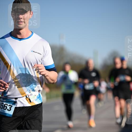 06.04.2025 - 44. Internationalen Wilhelmsburger Insellauf Dr. Thomas Lammeyer http://msf.ph/oto/7552907 06.04.2025 09:27:03 Laufen 563 meine-sportfotos.de