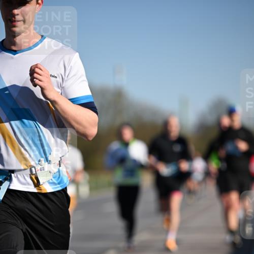 06.04.2025 - 44. Internationalen Wilhelmsburger Insellauf Dr. Thomas Lammeyer http://msf.ph/oto/7552909 06.04.2025 09:27:03 Laufen  meine-sportfotos.de