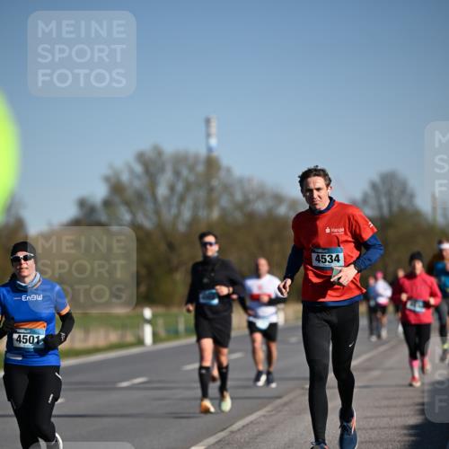 06.04.2025 - 44. Internationalen Wilhelmsburger Insellauf Dr. Thomas Lammeyer http://msf.ph/oto/7552992 06.04.2025 09:27:10 Laufen 4501, 4534 meine-sportfotos.de